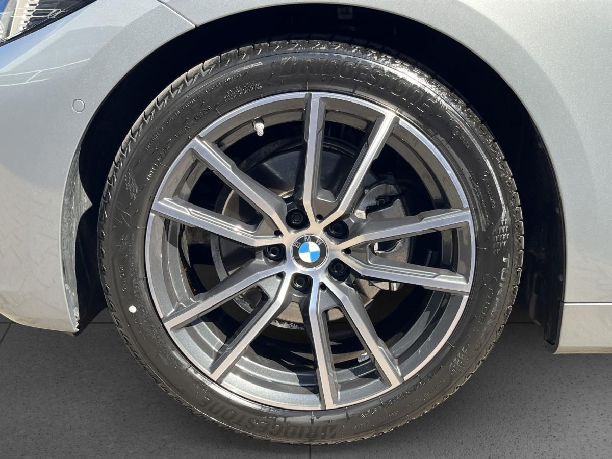 BMW 420i Coupe mit Detailansicht auf die Felgen