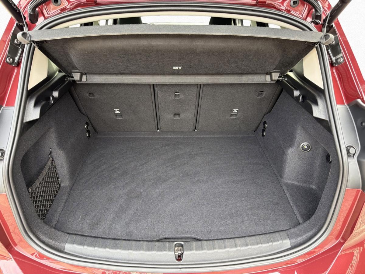 Originalaufnahme des Fahrzeugs Originalaufnahme des Fahrzeugs