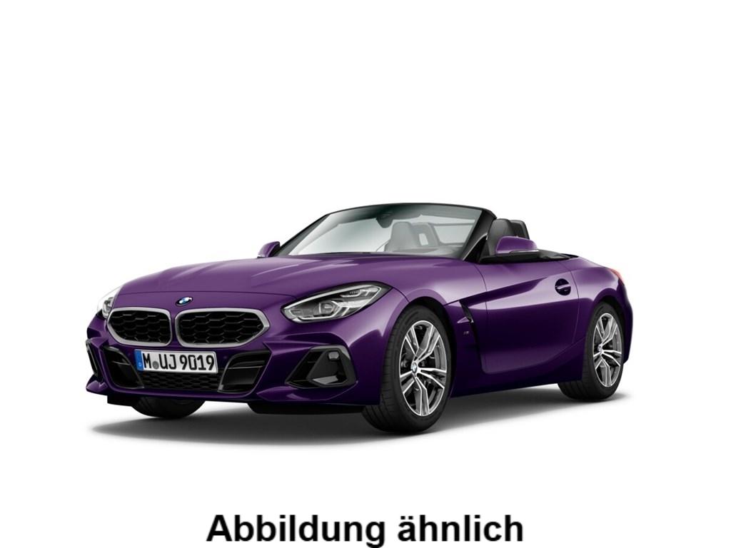 Mehrere Fahrzeuge im Bild