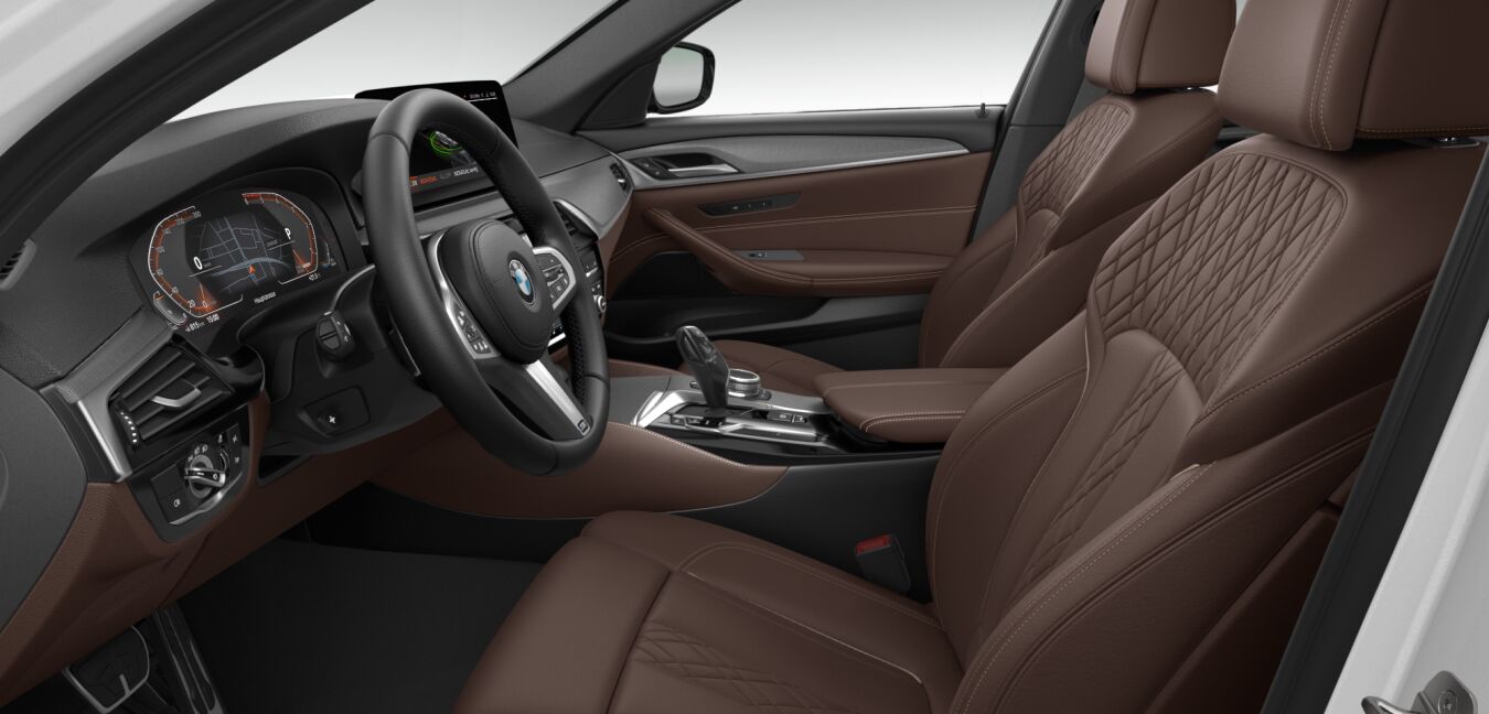 BMW BMW 5er im Innenraum seitlich BMW BMW 5er im Innenraum seitlich