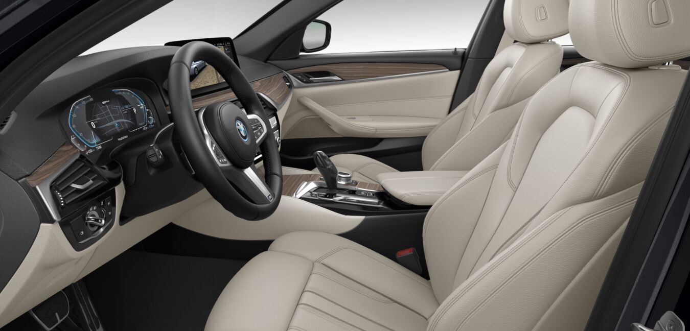 BMW BMW 5er im Innenraum seitlich BMW BMW 5er im Innenraum seitlich