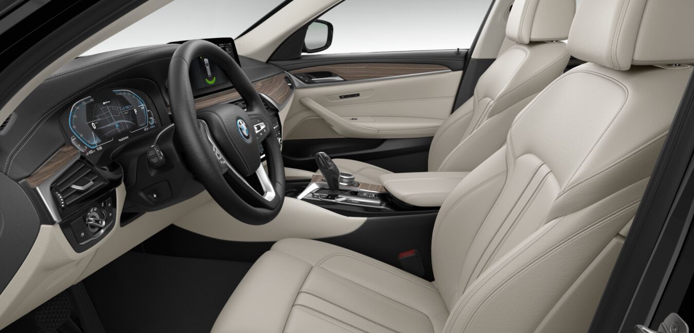 BMW BMW 5er im Innenraum seitlich BMW BMW 5er im Innenraum seitlich
