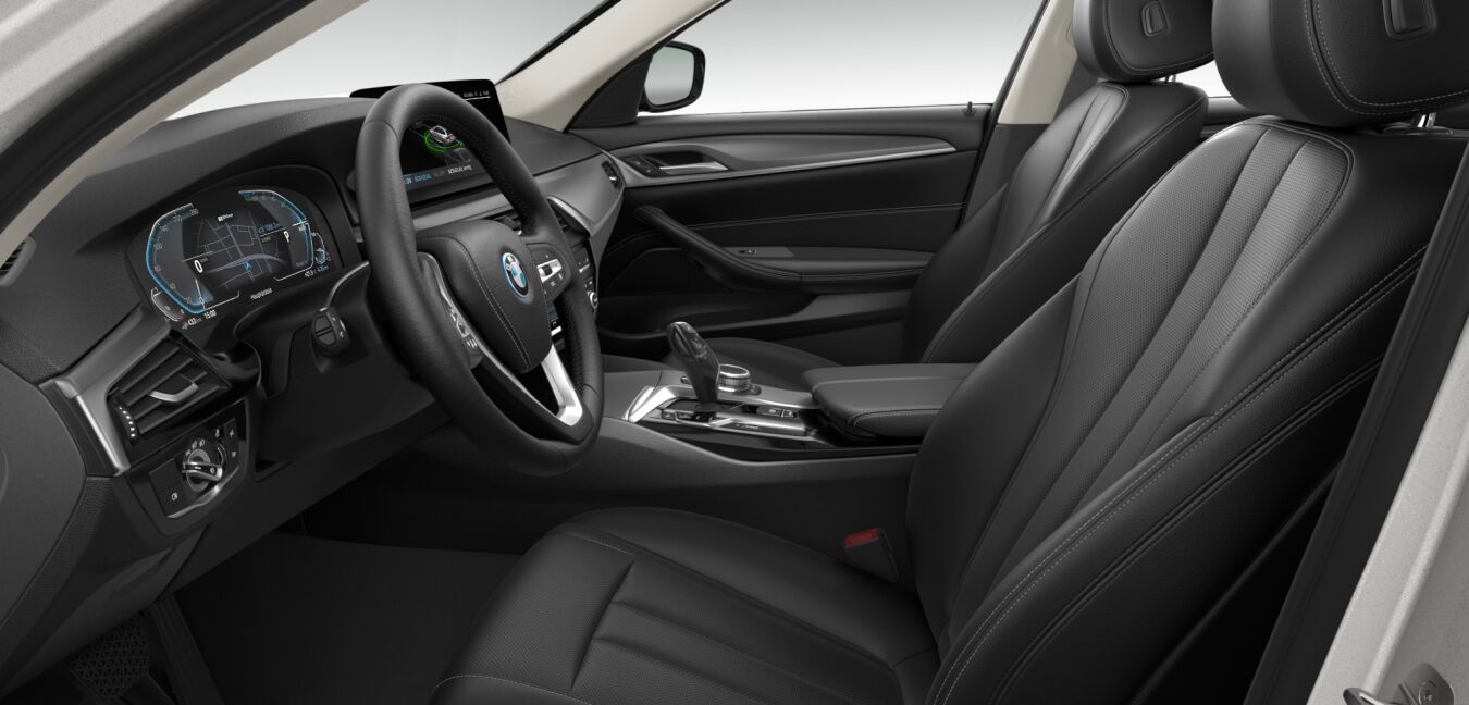 BMW BMW 5er im Innenraum seitlich BMW BMW 5er im Innenraum seitlich
