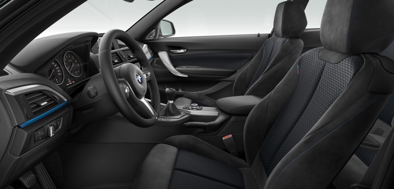 BMW BMW 2er im Innenraum seitlich BMW BMW 2er im Innenraum seitlich