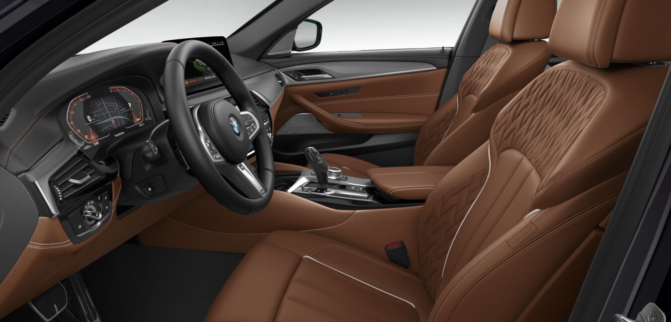 BMW BMW 5er im Innenraum seitlich BMW BMW 5er im Innenraum seitlich