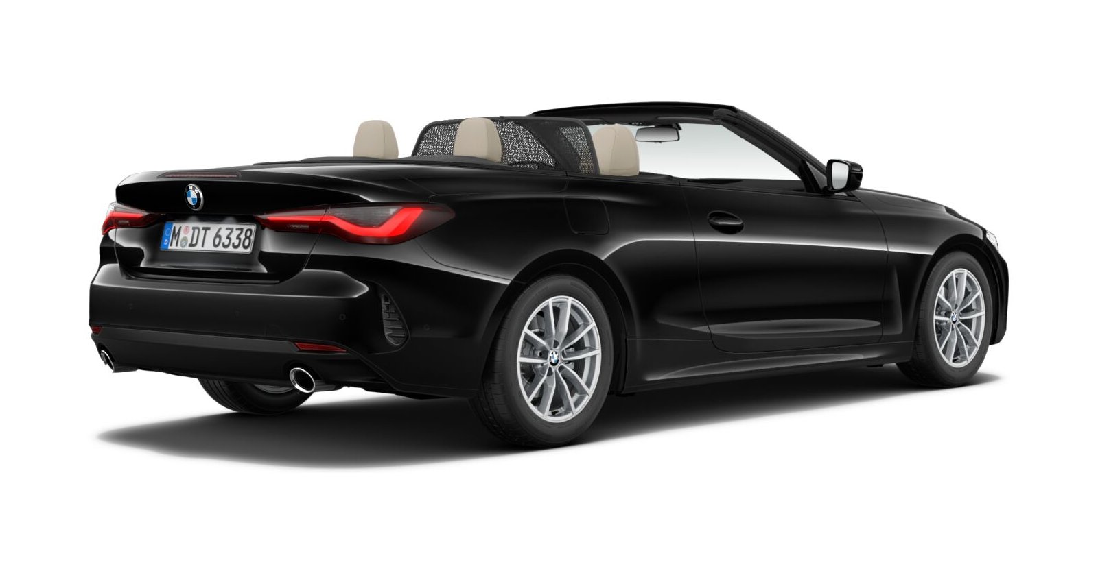 BMW BMW 4er in Schwarz von hinten