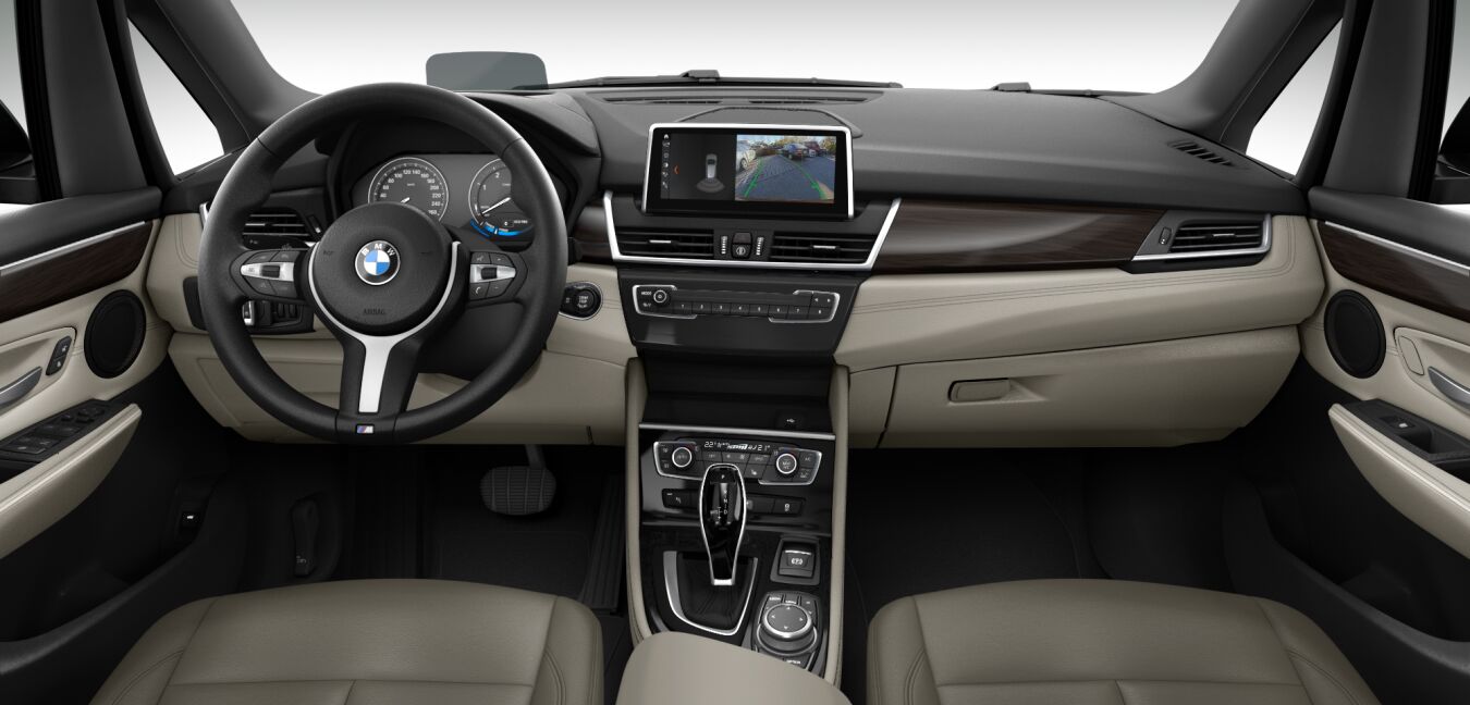BMW BMW 2er im Innenraum von vorne BMW BMW 2er im Innenraum von vorne