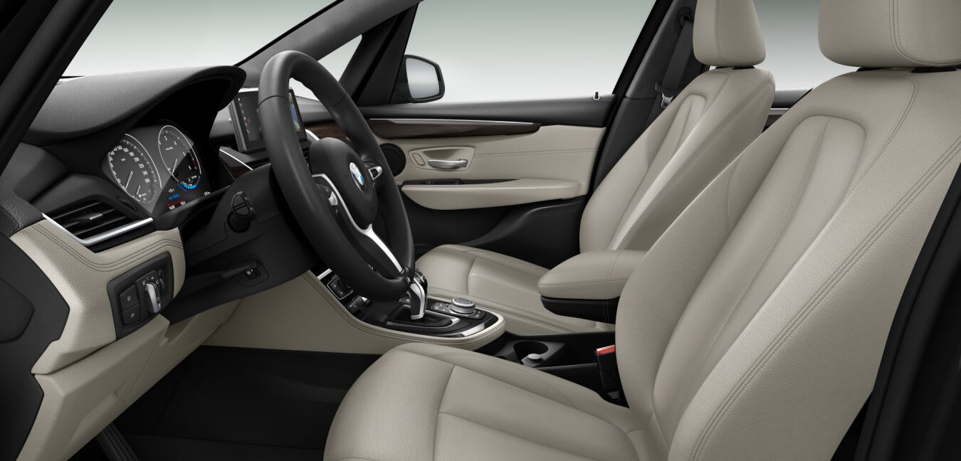 BMW BMW 2er im Innenraum seitlich BMW BMW 2er im Innenraum seitlich