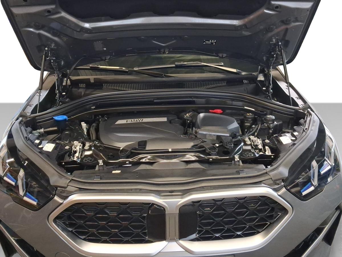 BMW X2 sDrive20d von vorne in Grau