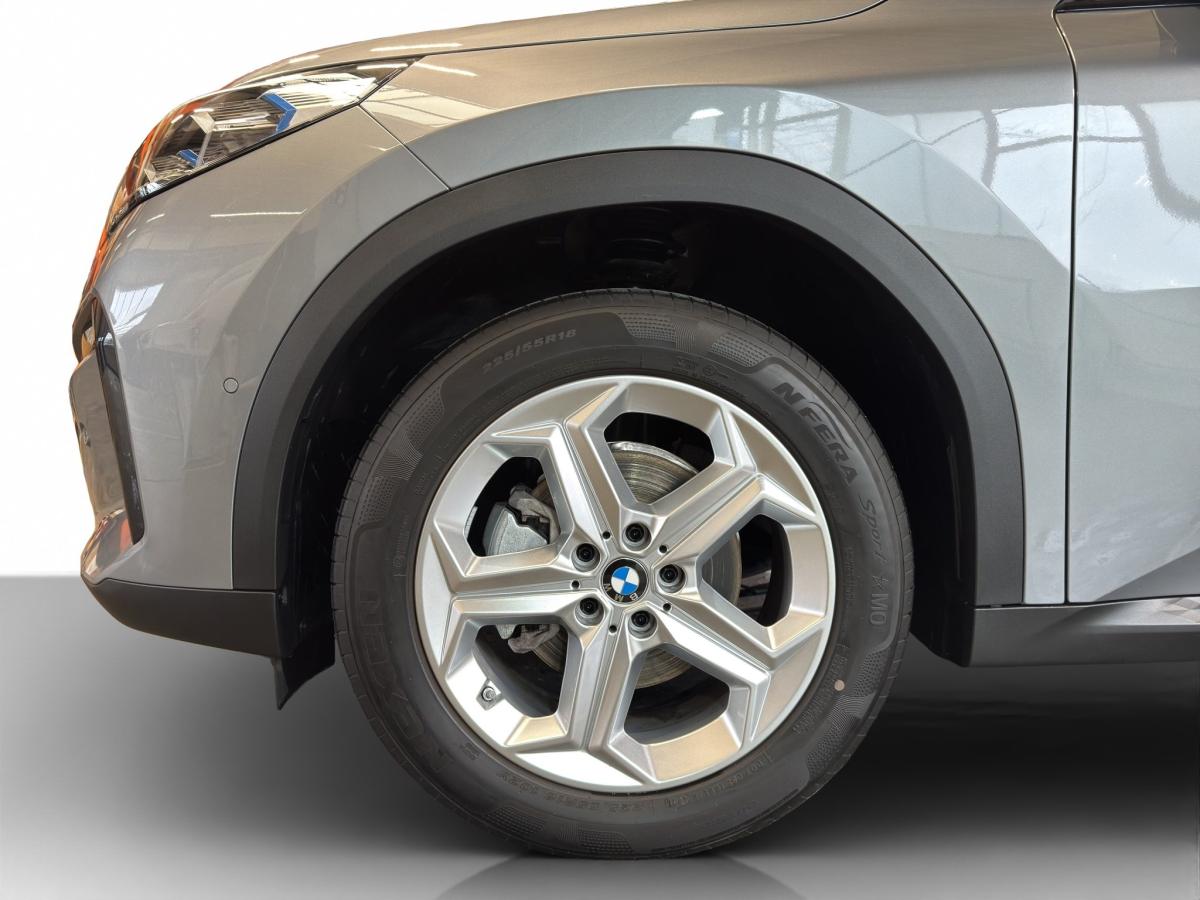 BMW X2 sDrive20d mit Detailansicht auf die Felgen