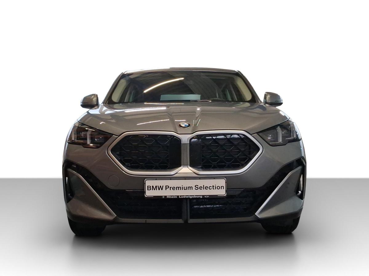 BMW X2 sDrive20d von vorne in Grau