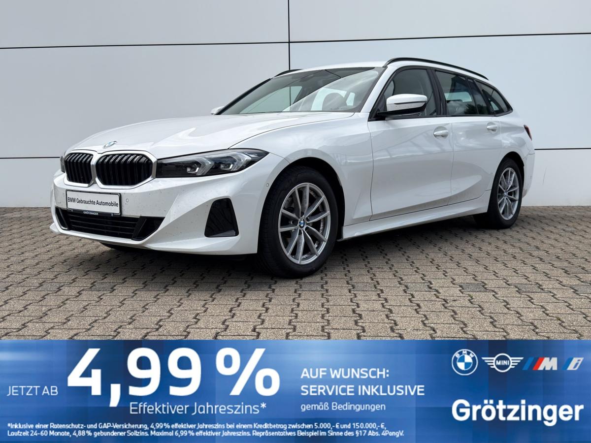 Mehrere Fahrzeuge im Bild