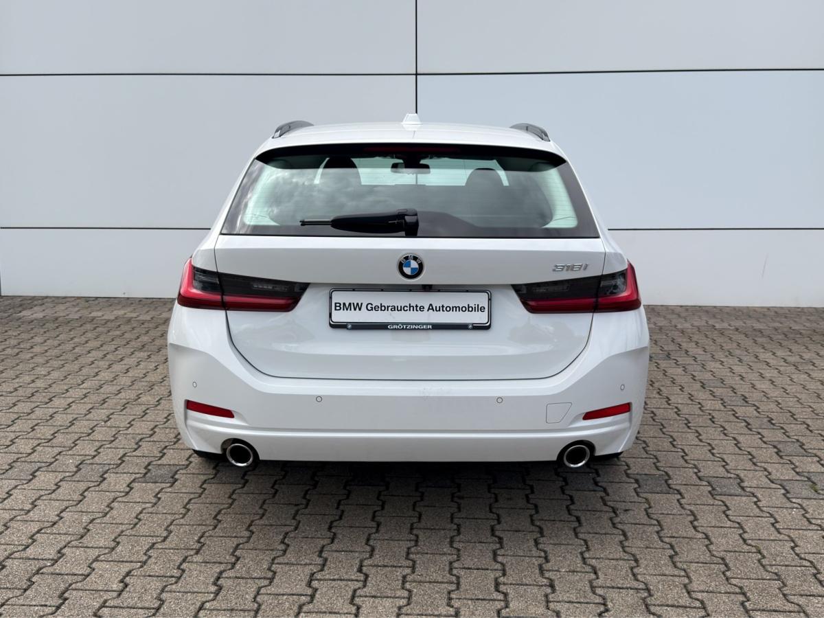 BMW 318i Touring von hinten in Weiß