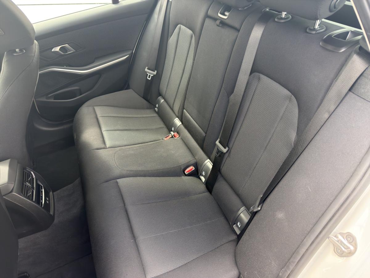 BMW 318i Touring im Innenraum