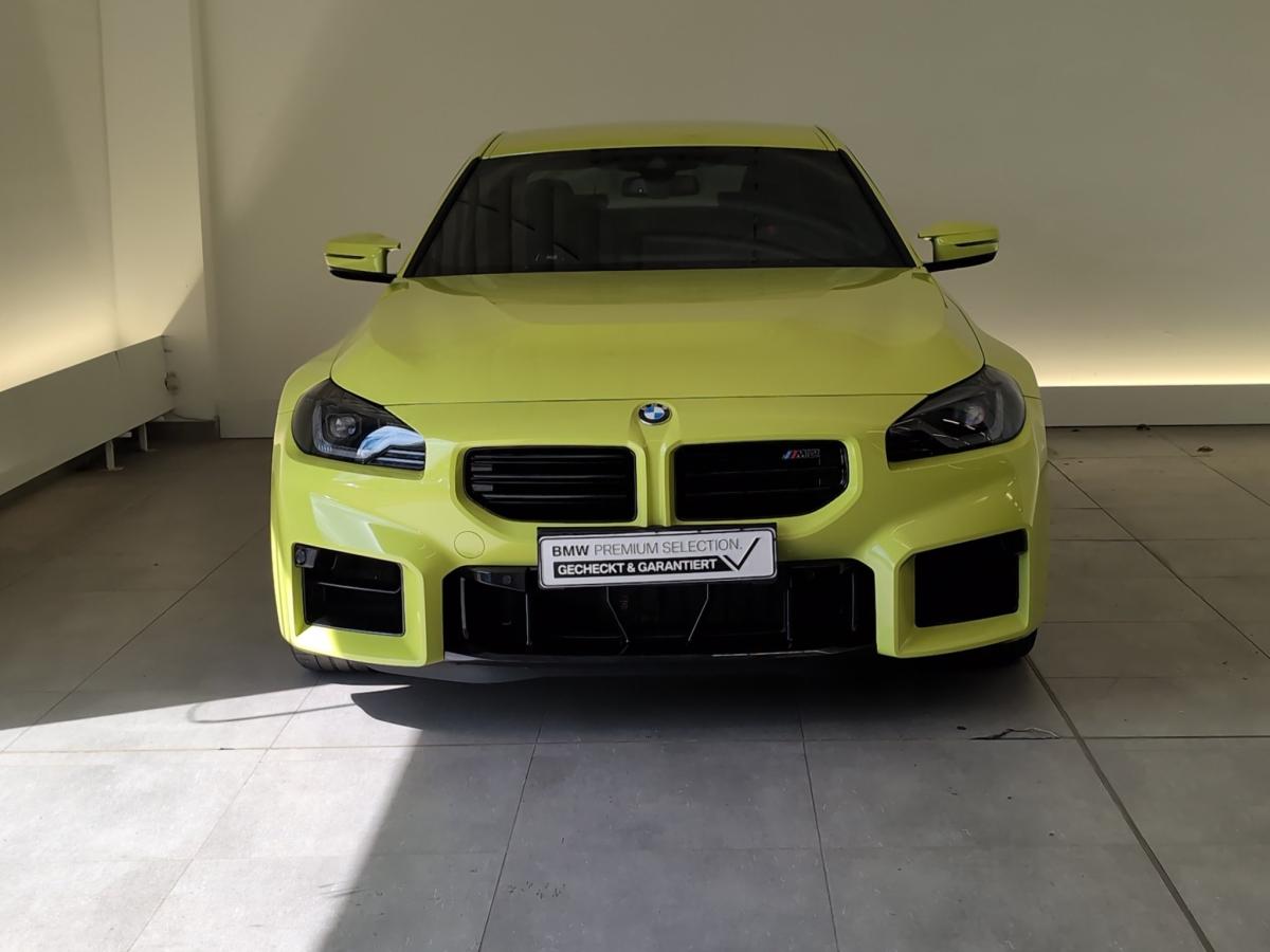 BMW M2 Coupe von vorne in Gelb