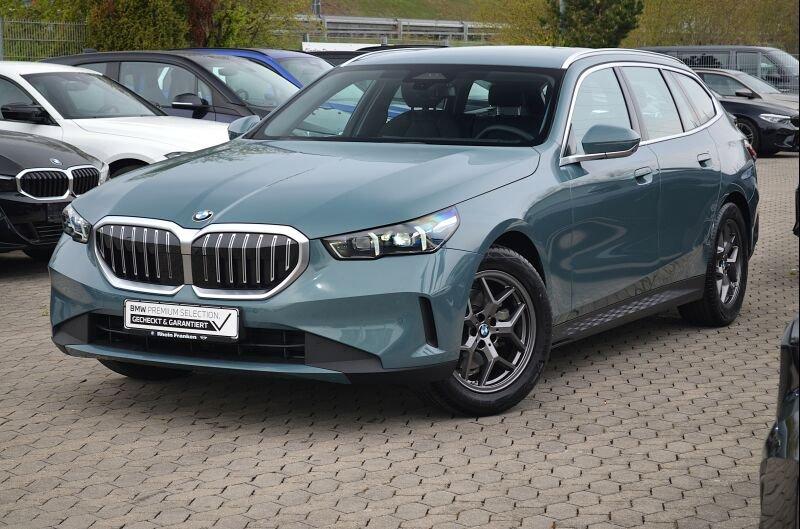 BMW 520d Touring von vorne in Grün