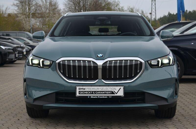 BMW 520d Touring von vorne in Grün