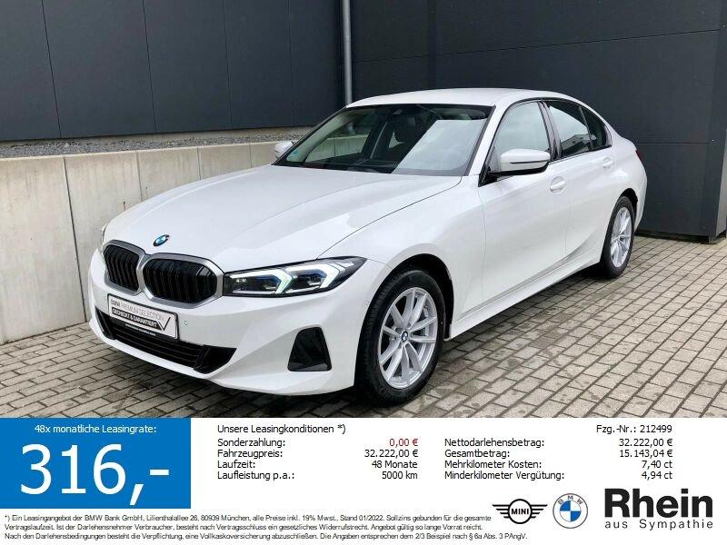 Mehrere Fahrzeuge im Bild