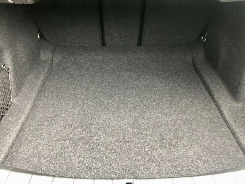 BMW 318i Limousine im Innenraum
