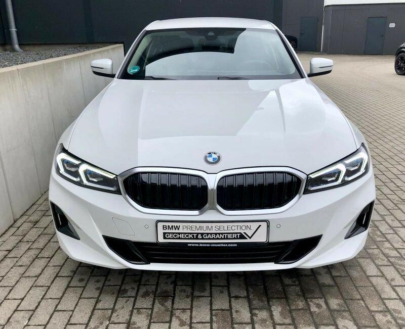 BMW 318i Limousine von vorne in Weiß