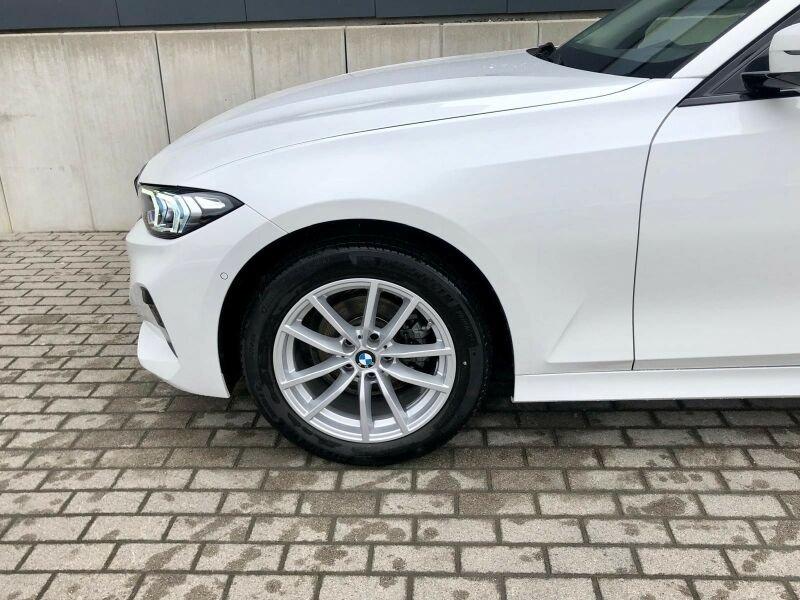 BMW 318i Limousine mit Detailansicht auf die Felgen