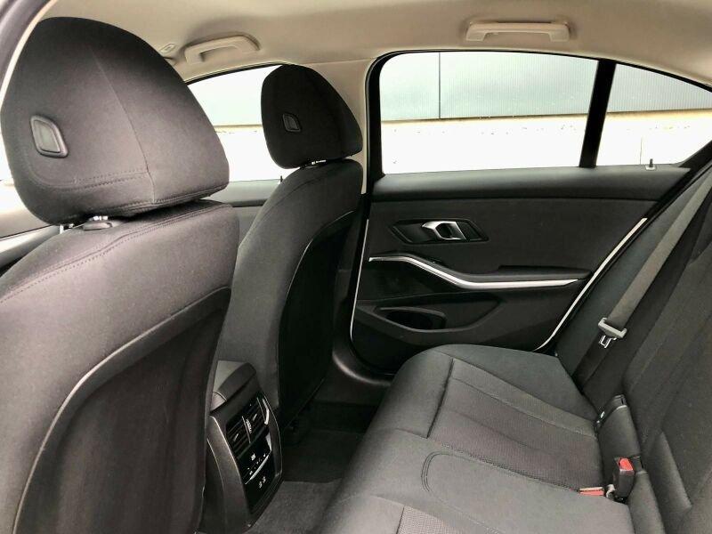 BMW 318i Limousine im Innenraum