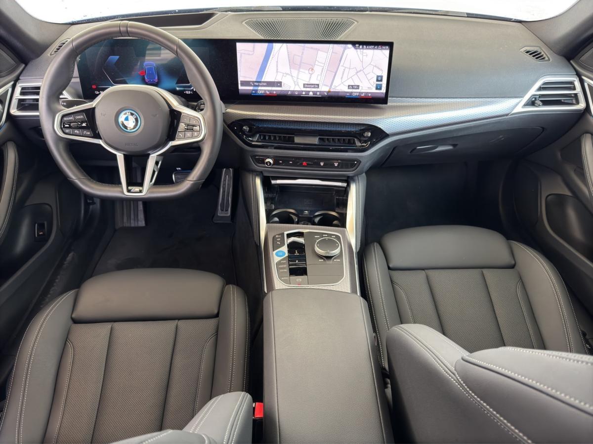 BMW i4 eDrive40 Gran Coupe im Innenraum