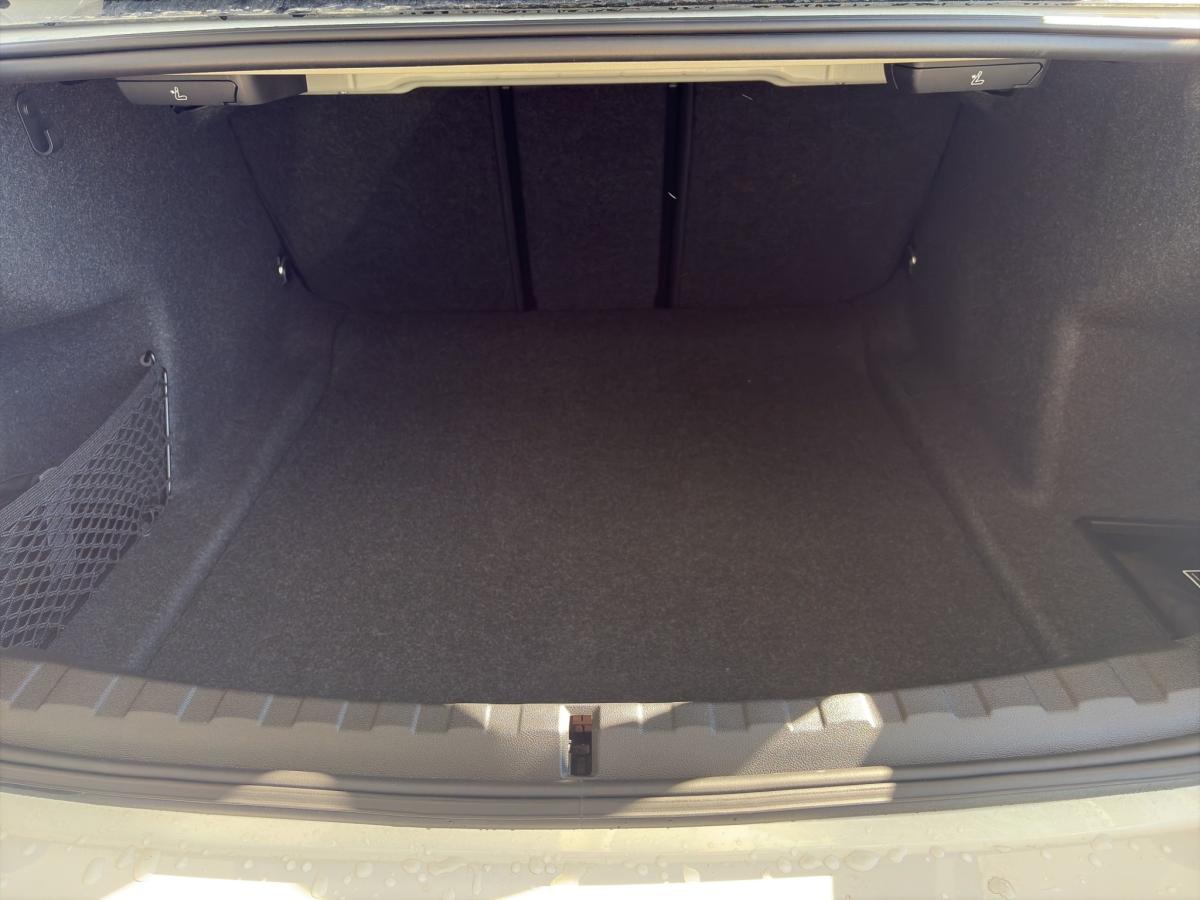 BMW 318i Limousine im Innenraum