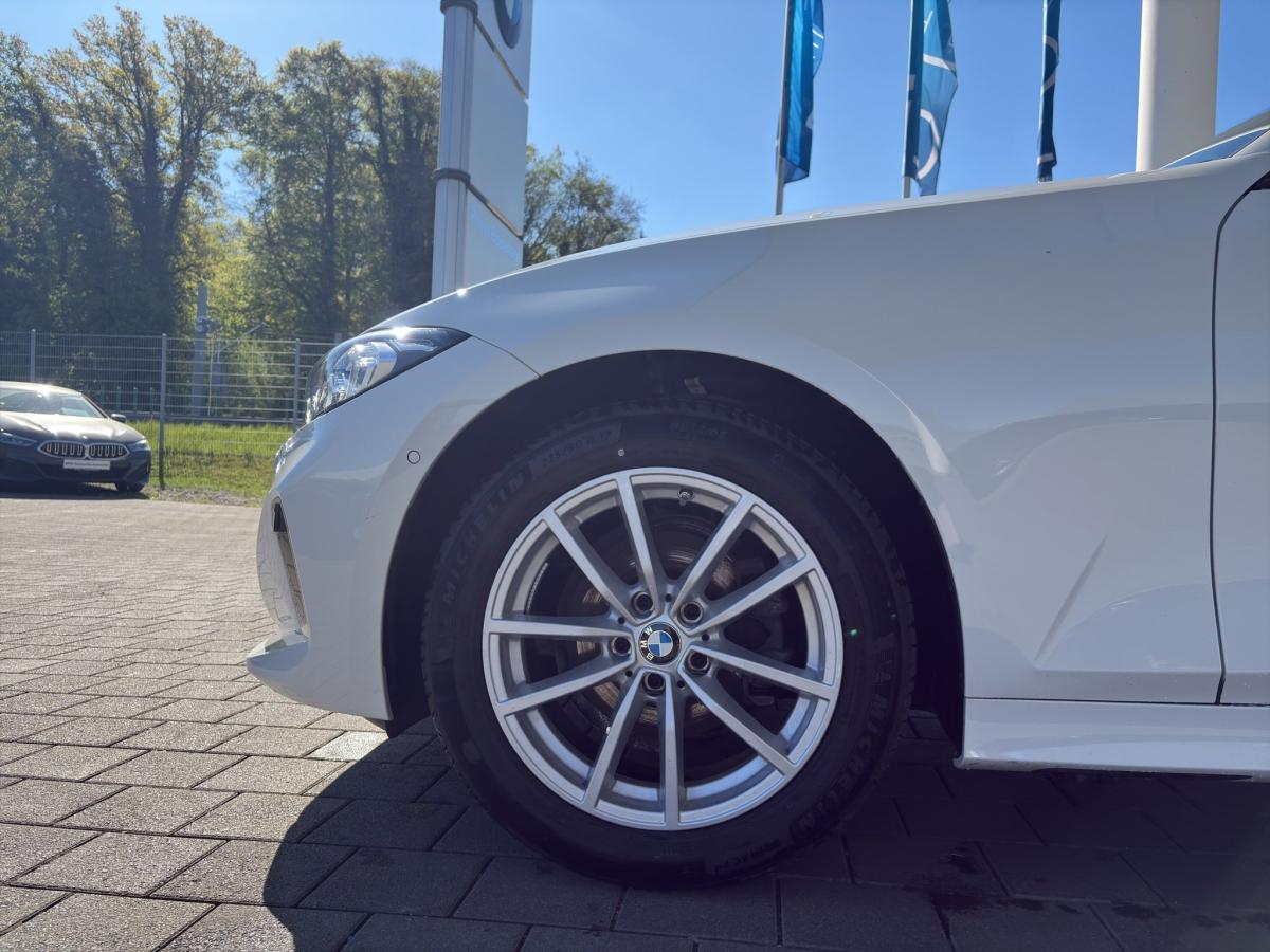 BMW 318i Limousine mit Detailansicht auf die Felgen