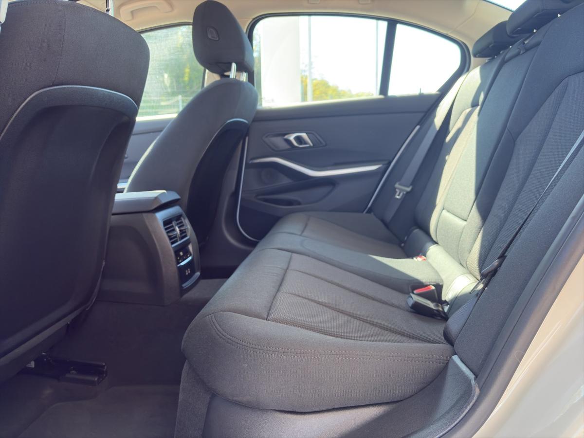 BMW 318i Limousine im Innenraum