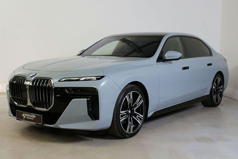 BMW 740d xDrive Limousine von vorne in Grau