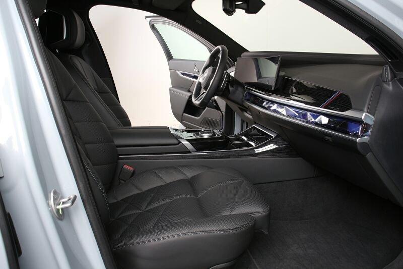 BMW 740d xDrive Limousine im Innenraum
