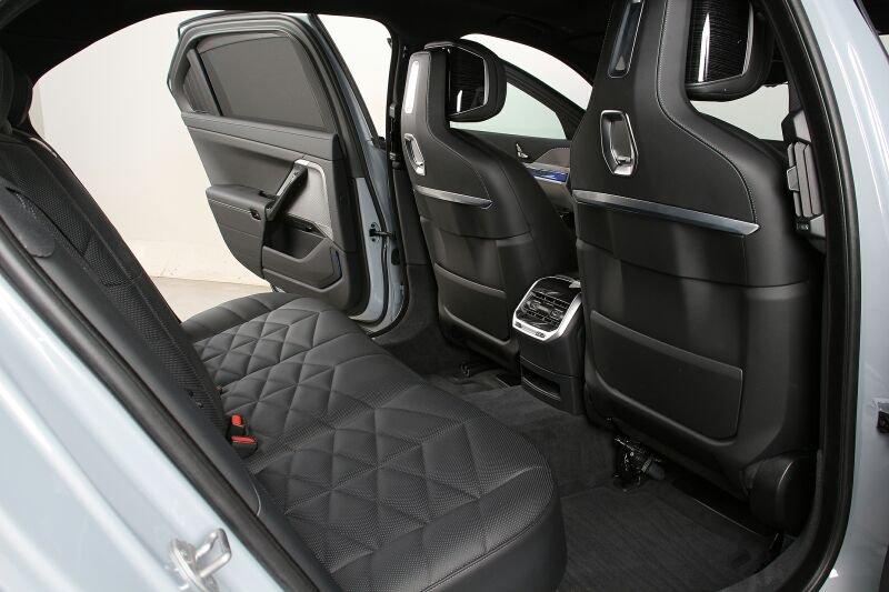 BMW 740d xDrive Limousine im Innenraum