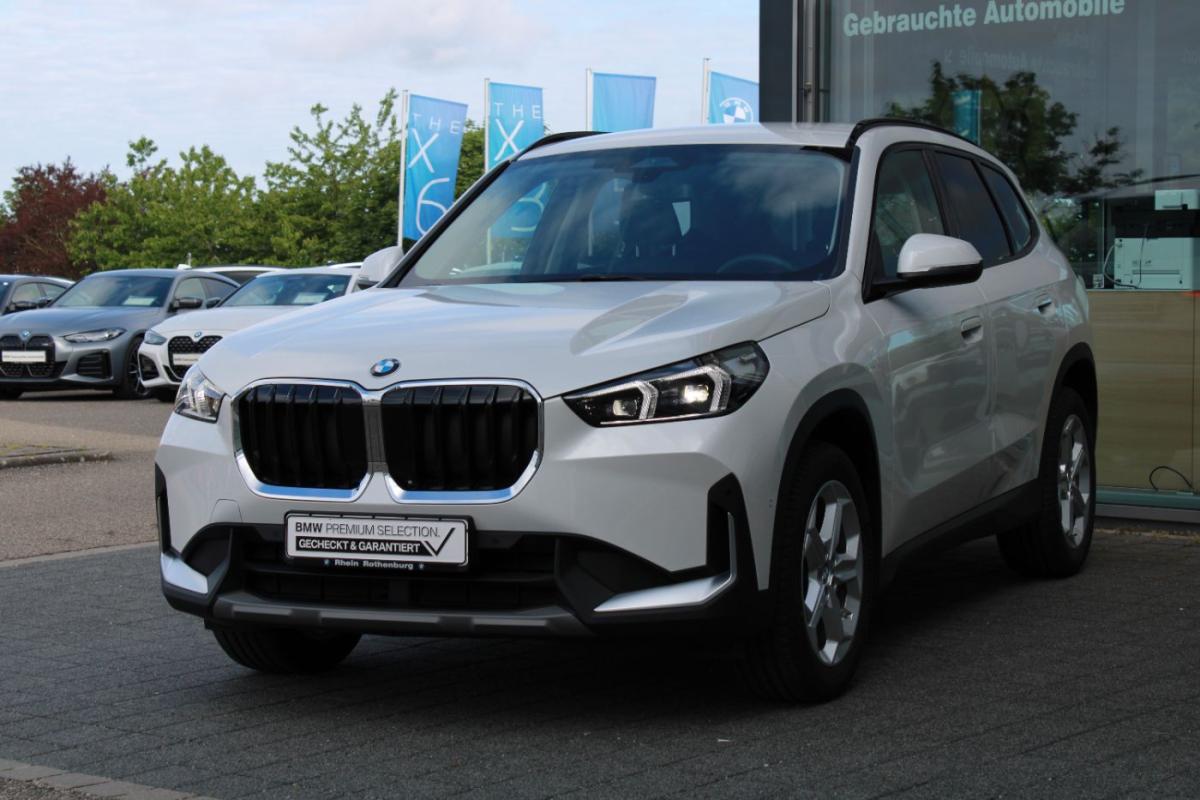 BMW X1 sDrive18i von vorne in Weiß
