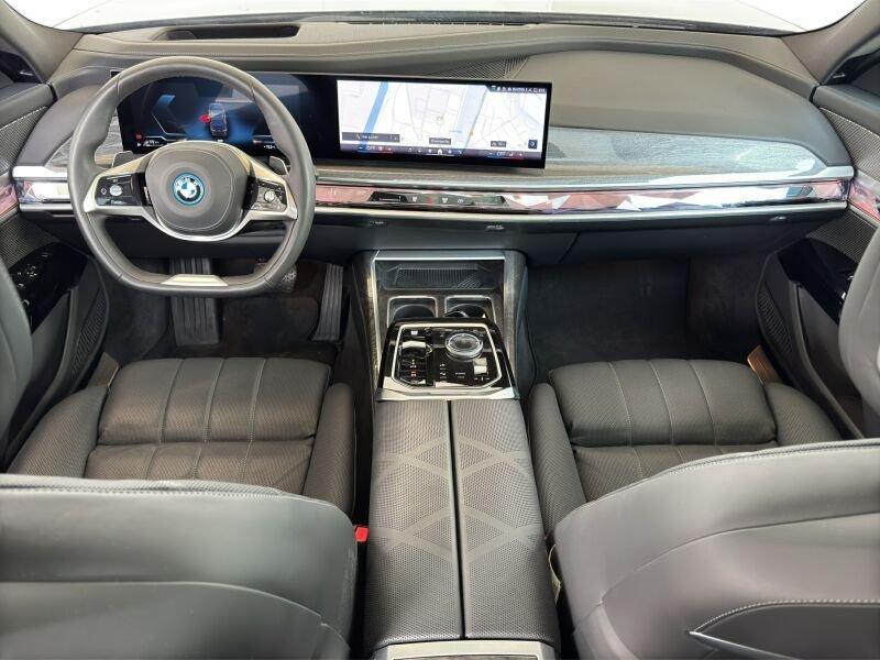 BMW 750e xDrive Limousine im Innenraum