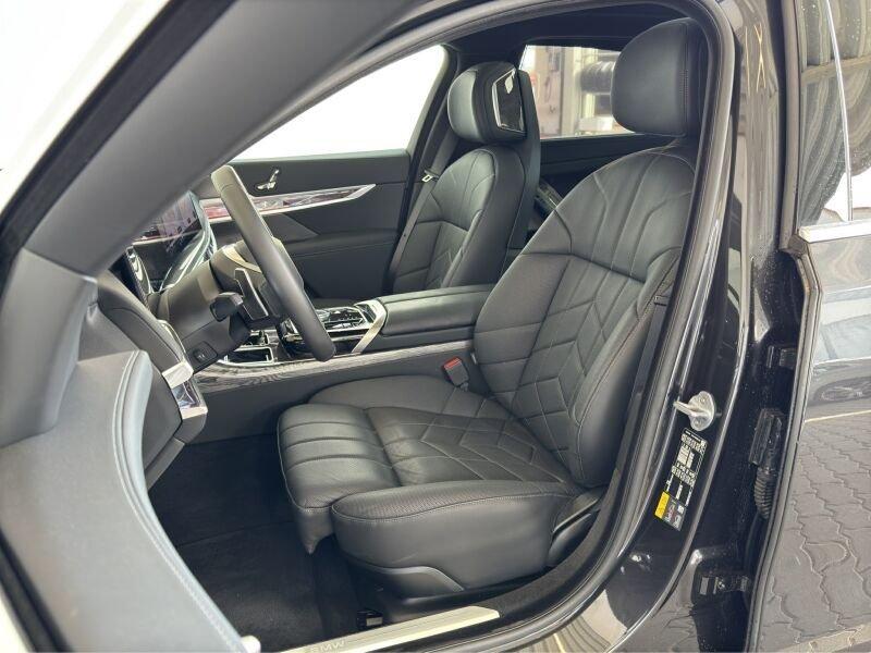 BMW 750e xDrive Limousine im Innenraum