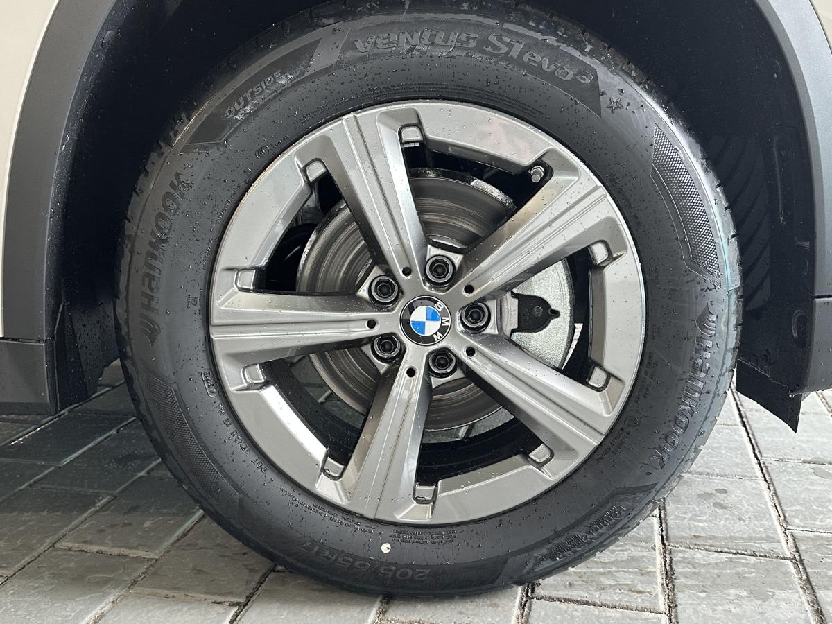 Originalaufnahme des Fahrzeugs Originalaufnahme des Fahrzeugs