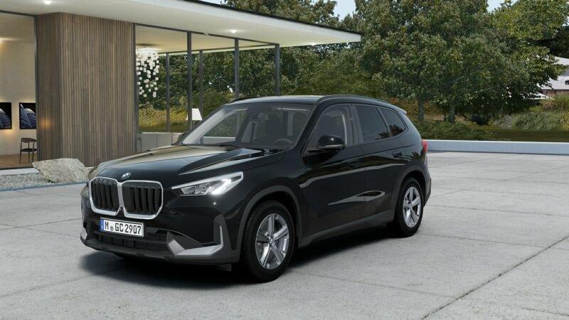 BMW X1 sDrive18i von vorne in Schwarz