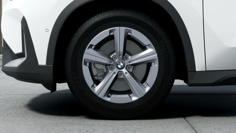 BMW X1 sDrive20i mit Detailansicht auf die Felgen