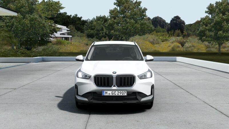 BMW X1 sDrive20i von vorne in Weiß