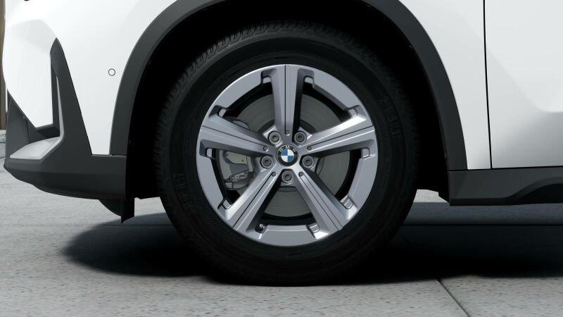 BMW X1 sDrive20i mit Detailansicht auf die Felgen