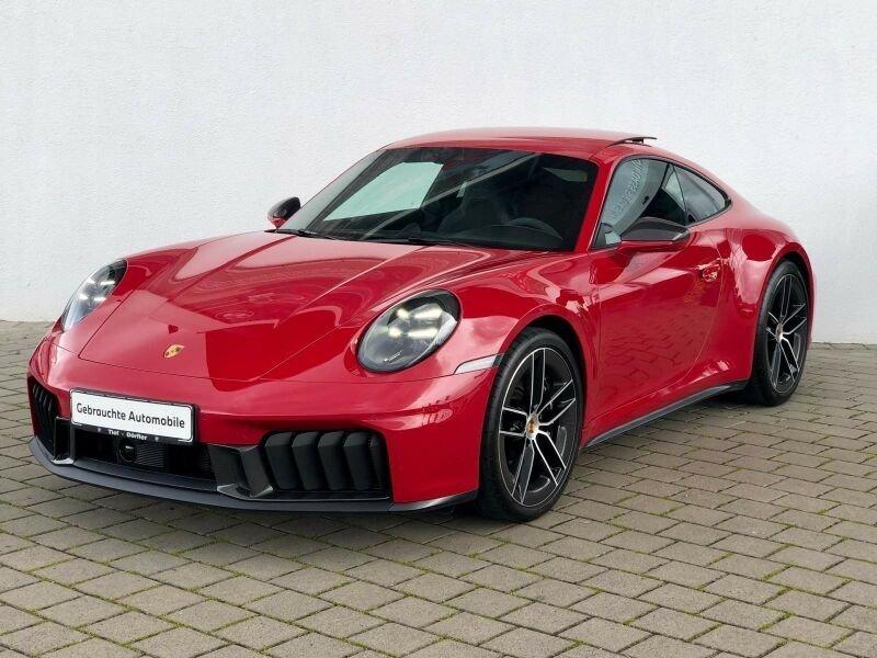 PORSCHE 992 in Rot von vorne