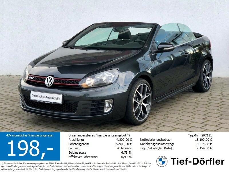 VW Golf in Grau von vorne