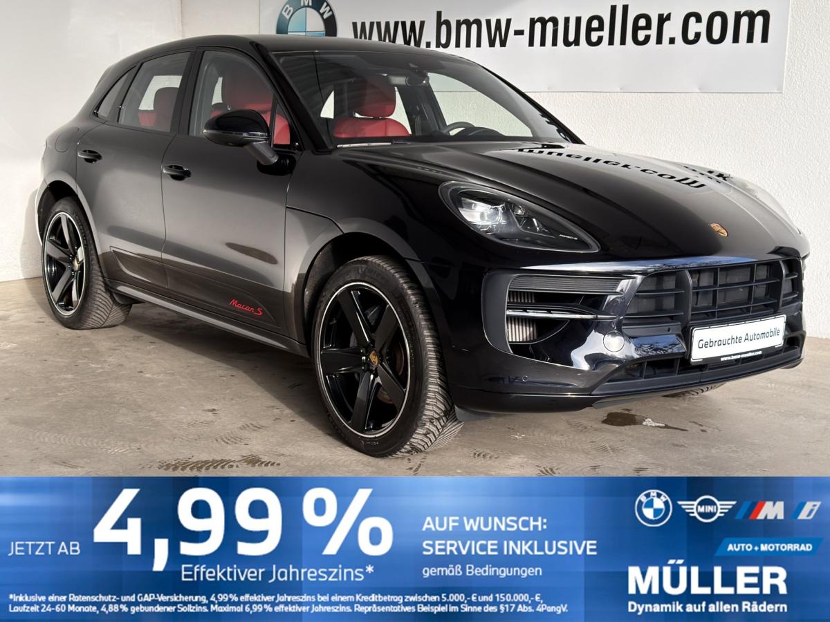 PORSCHE Macan in Schwarz von vorne