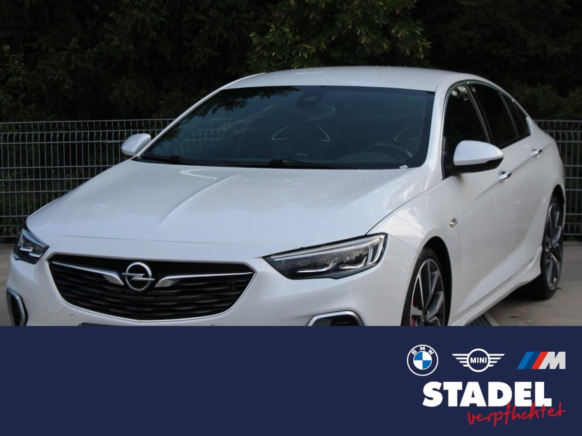 OPEL Insignia in Weiß von vorne OPEL Insignia in Weiß von vorne