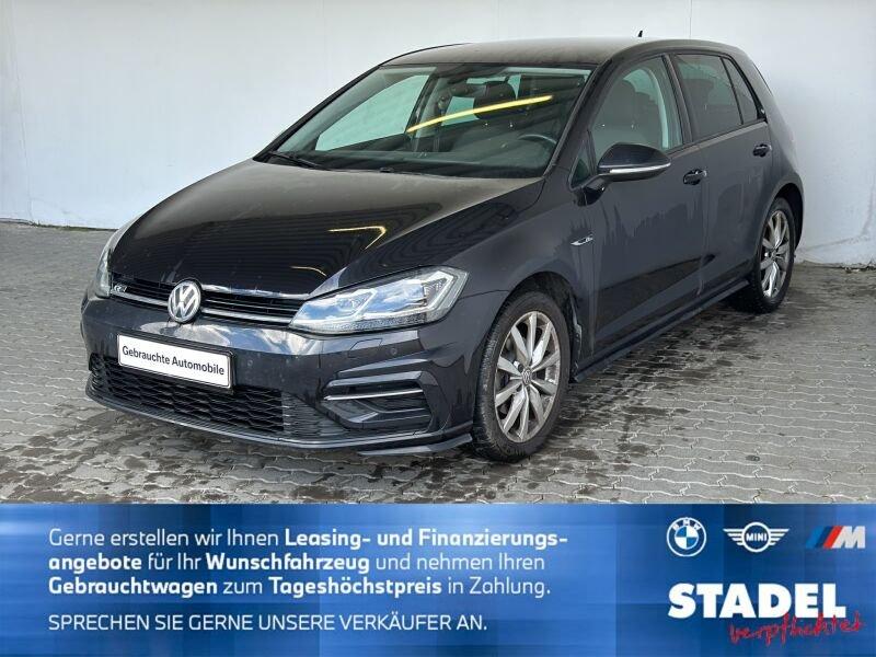 VW Golf in Schwarz von vorne