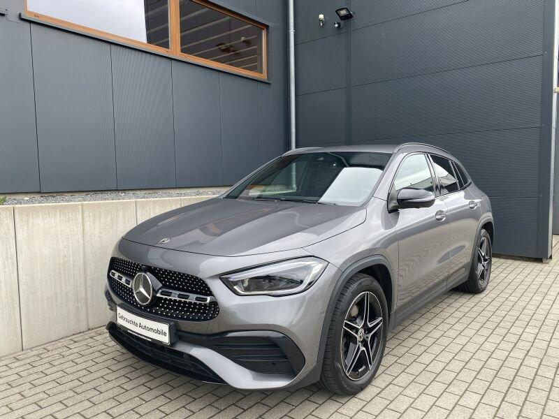 MERCEDES-BENZ GLA 250 in Grau von vorne