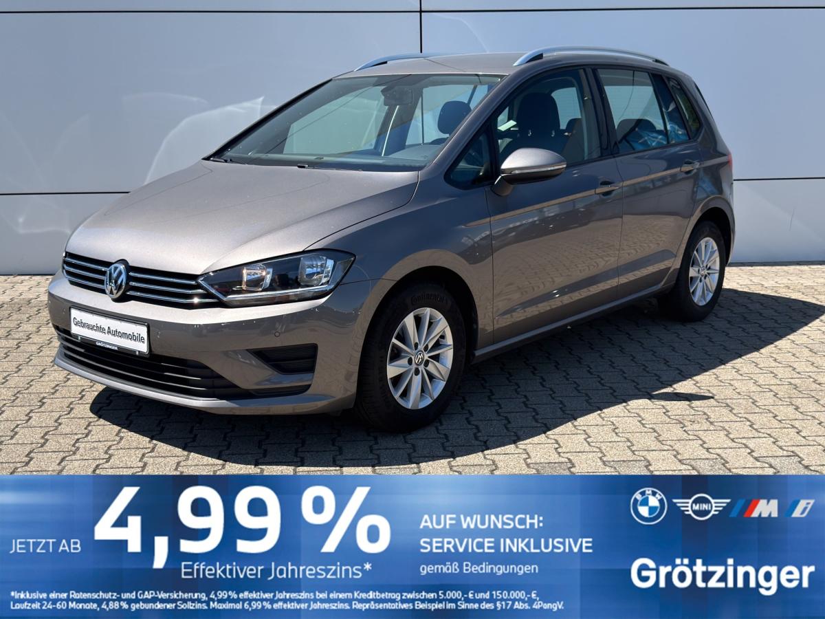 VW Golf Sportsvan in Silber von vorne