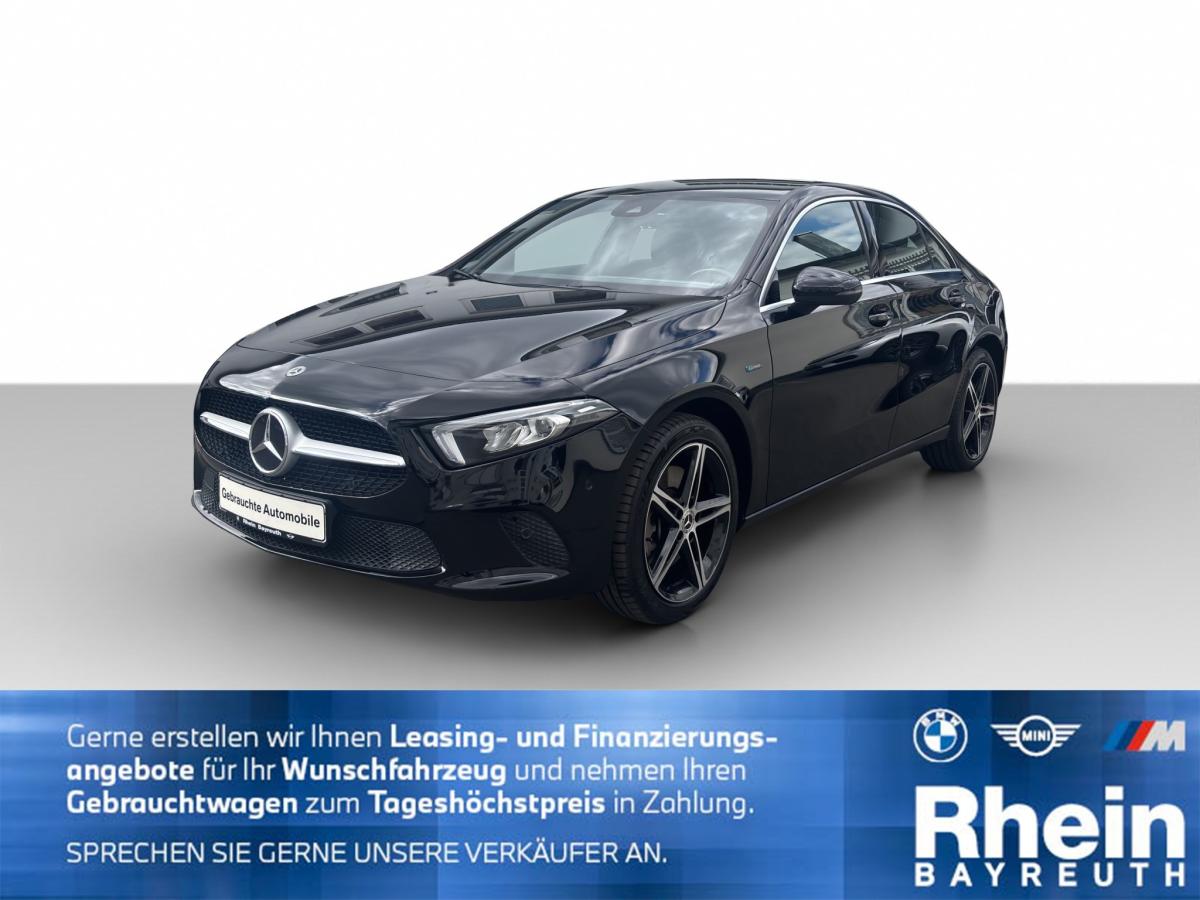 MERCEDES-BENZ A 250 in Schwarz von vorne