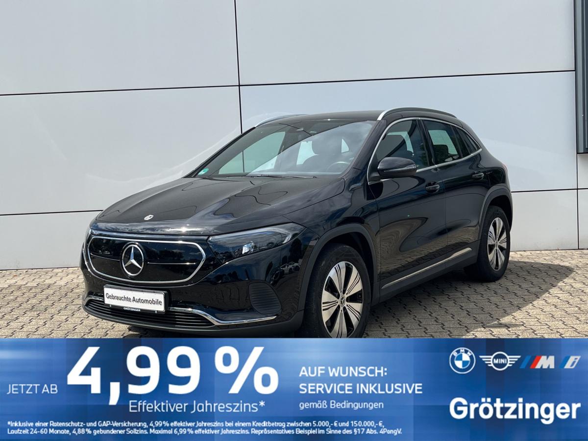 MERCEDES-BENZ EQA in Schwarz von vorne